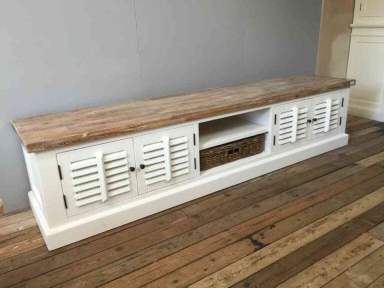 Landelijk TV-meubel met shutterdeurtjes