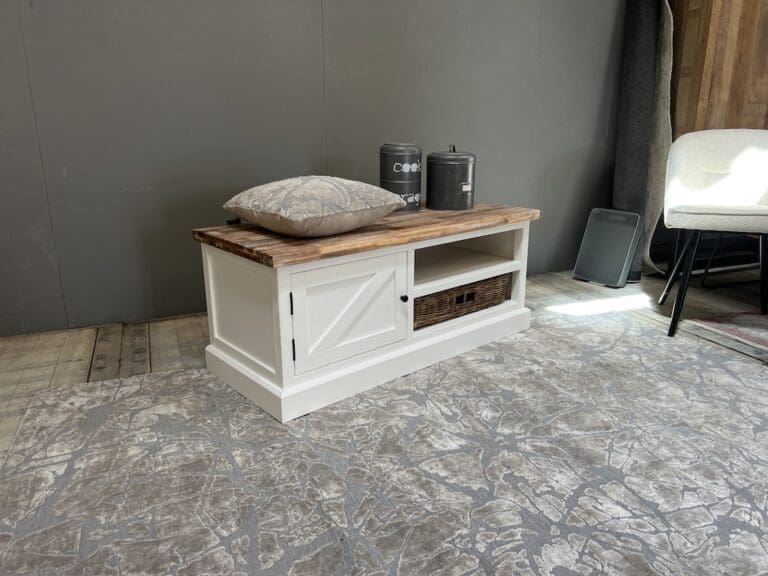 Landelijk TV-meubel met ‘barndoor’deurtje