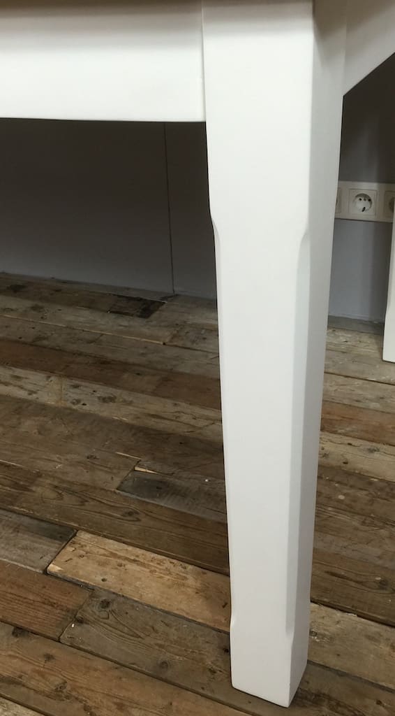 Landelijke tafel rechte poten