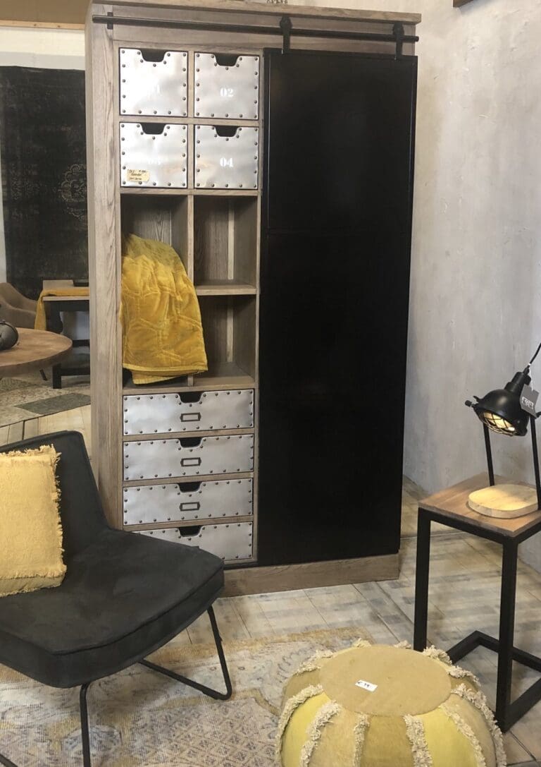 Industriële kast met schuifdeur