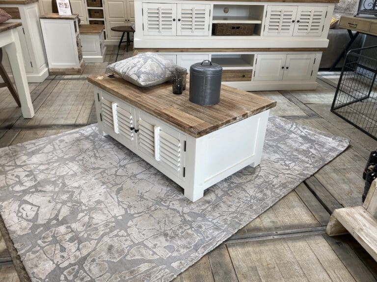 Landelijke salontafel, wit, met shutterdeurtjes