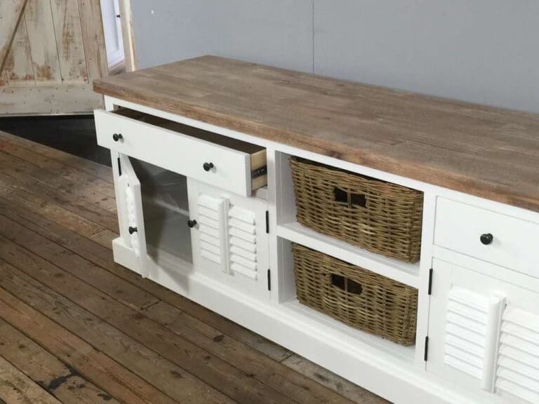 Landelijk TV-meubel, wit, shutters.