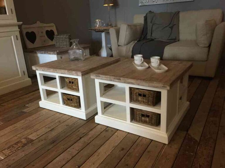 Landelijk salontafeltje, bijzettafeltje, wit, mandjes