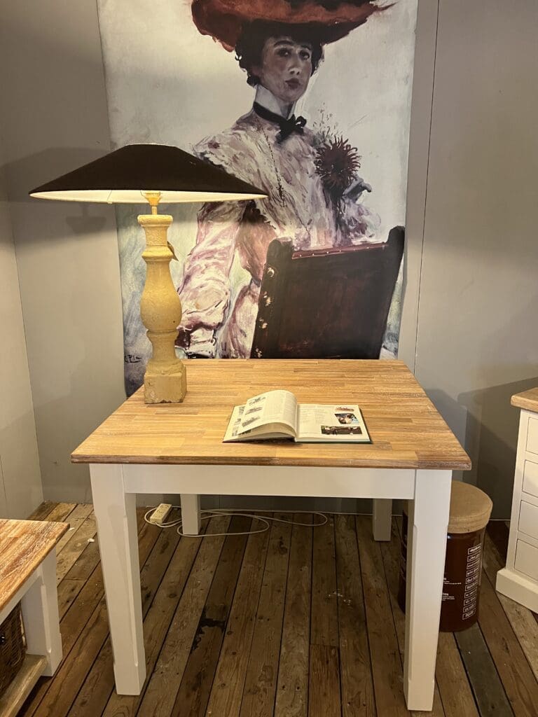 Landelijke tafel rechte poten