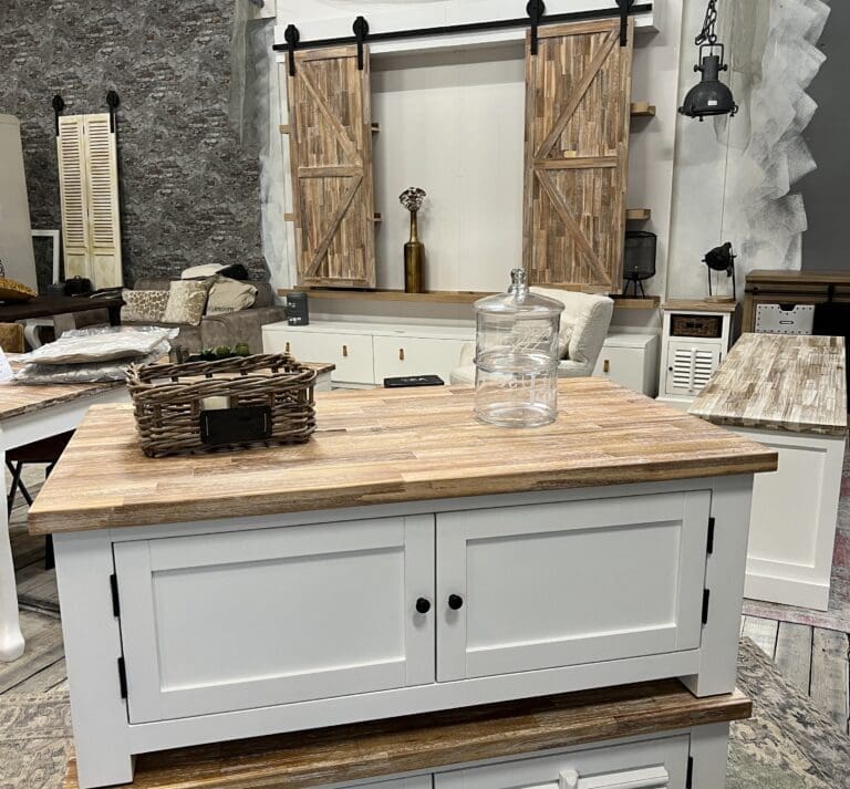 Landelijke salontafel, wit, gladde paneeldeurtjes